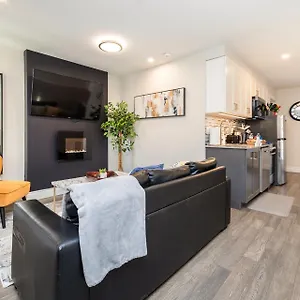 Pet-friendly 2br - Near University Apartment